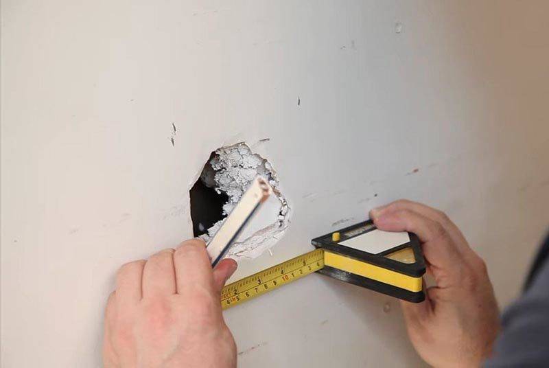 Чем заделать дыру в стене: размеры и способы их сокрытия, инструкция по восстановлению поверхности