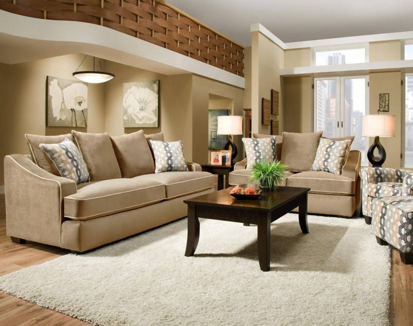 Какой ковёр подходит к коричневому дивану: советы дизайнеров с фото
