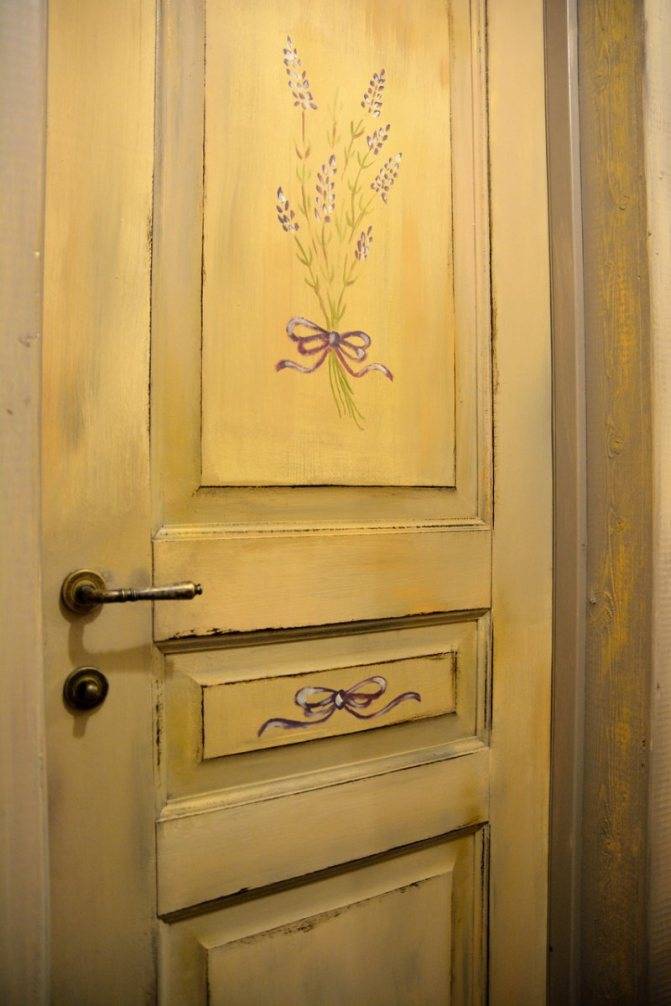 Покраска деревянных дверей - выбор краски, подготовка и нанесение