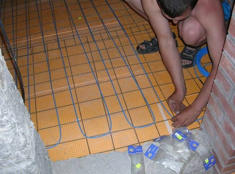 Создание комфортных и благоприятных условий в бане путем утепления бетонного пола