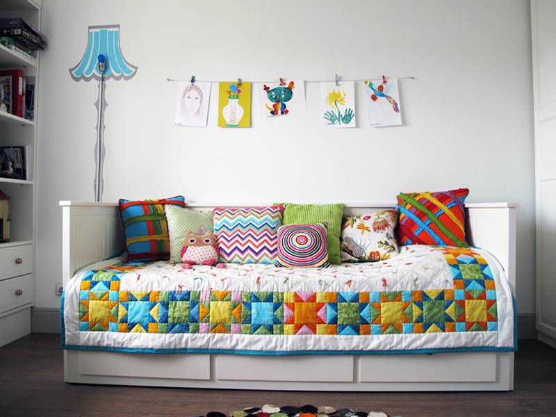 Декоративные подушки (85 фото): варианты для дивана и чехлы, большие модели вместо спинки и мягкие маленькие в интерьере