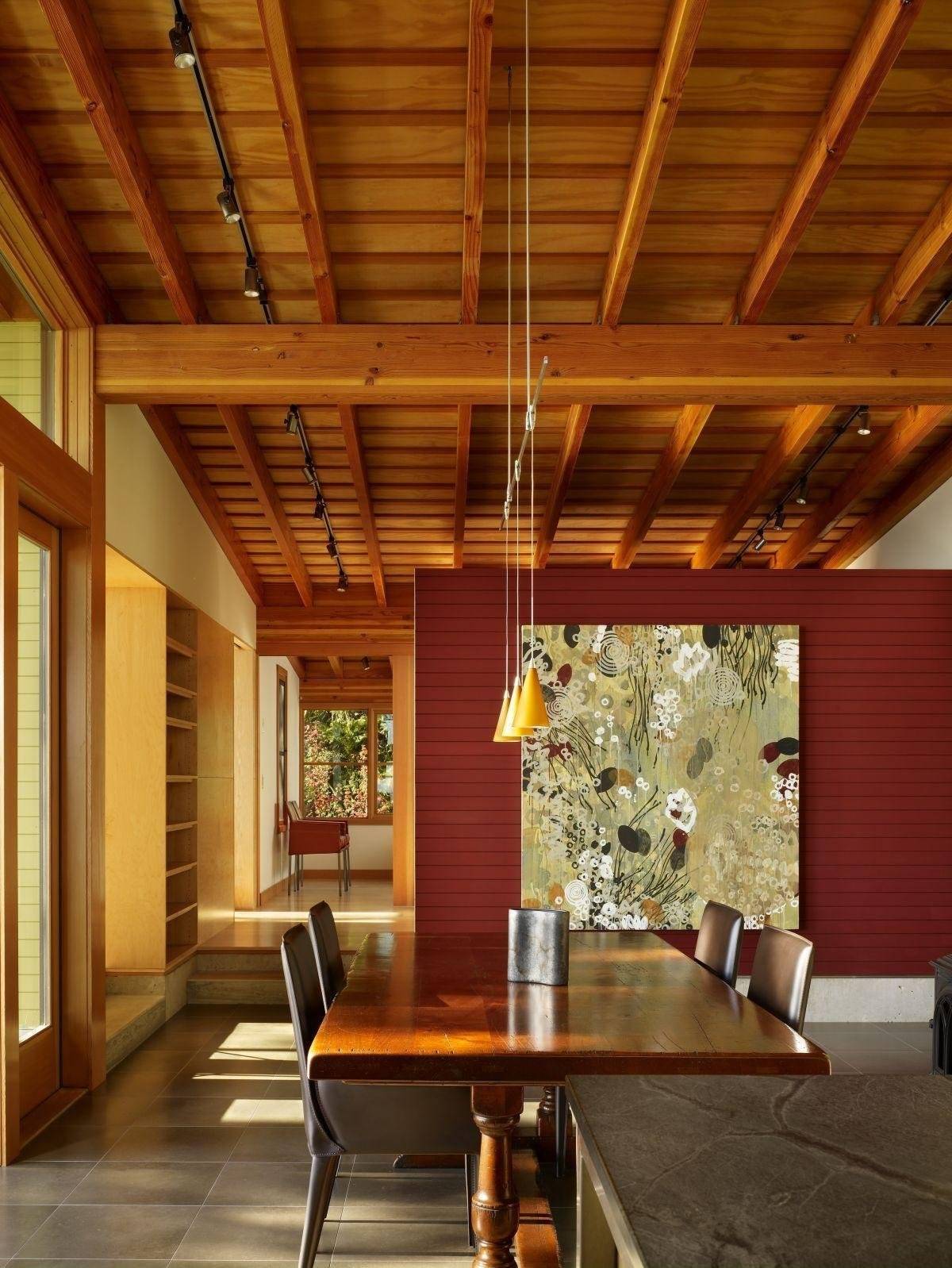 Чем отделать потолок в деревянном доме дешево и красиво