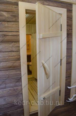 Какую дверь лучше поставить в баню: двери в предбанник, комнату отдыха, парилку и моечную