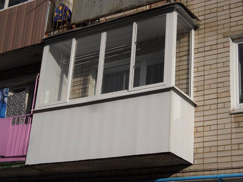 Какие балконы лучше, пластиковые или алюминиевые: подробный обзор