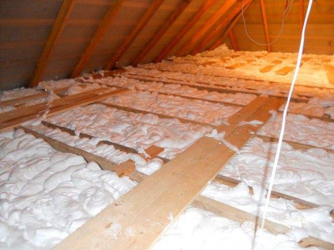 Утепление потолка в доме с холодной крышей: как утеплить в частном доме своими руками, как правильно утеплять снаружи