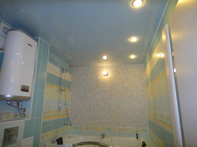 Потолок в ванной комнате какой выбрать - рассматриваем варианты
