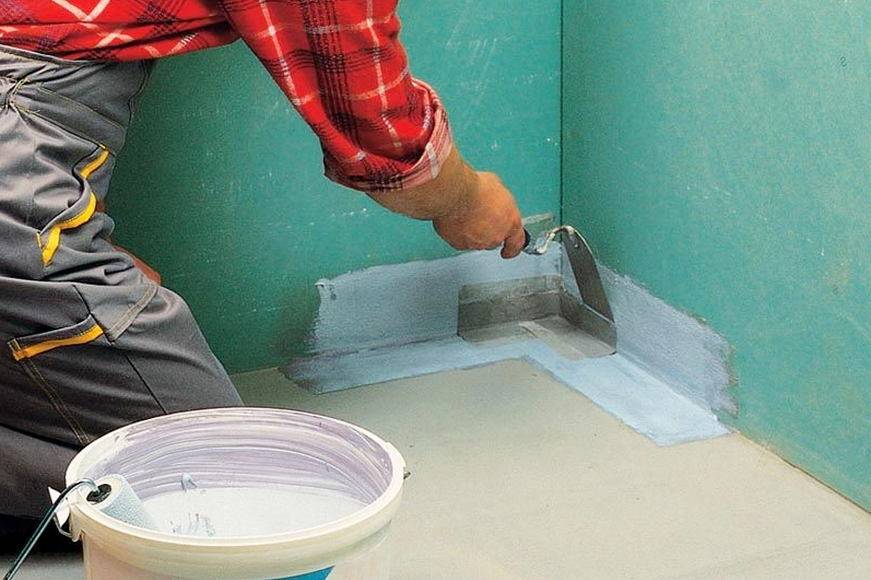 Гидроизоляция ванной комнаты своими руками: способы, материалы, этапы работ по гидроизоляции стен и пола