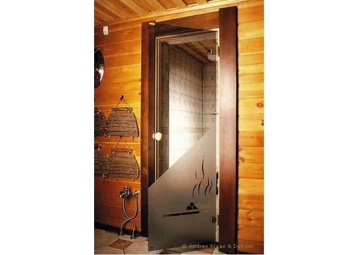 Стеклянные двери для бани: плюсы и минусы