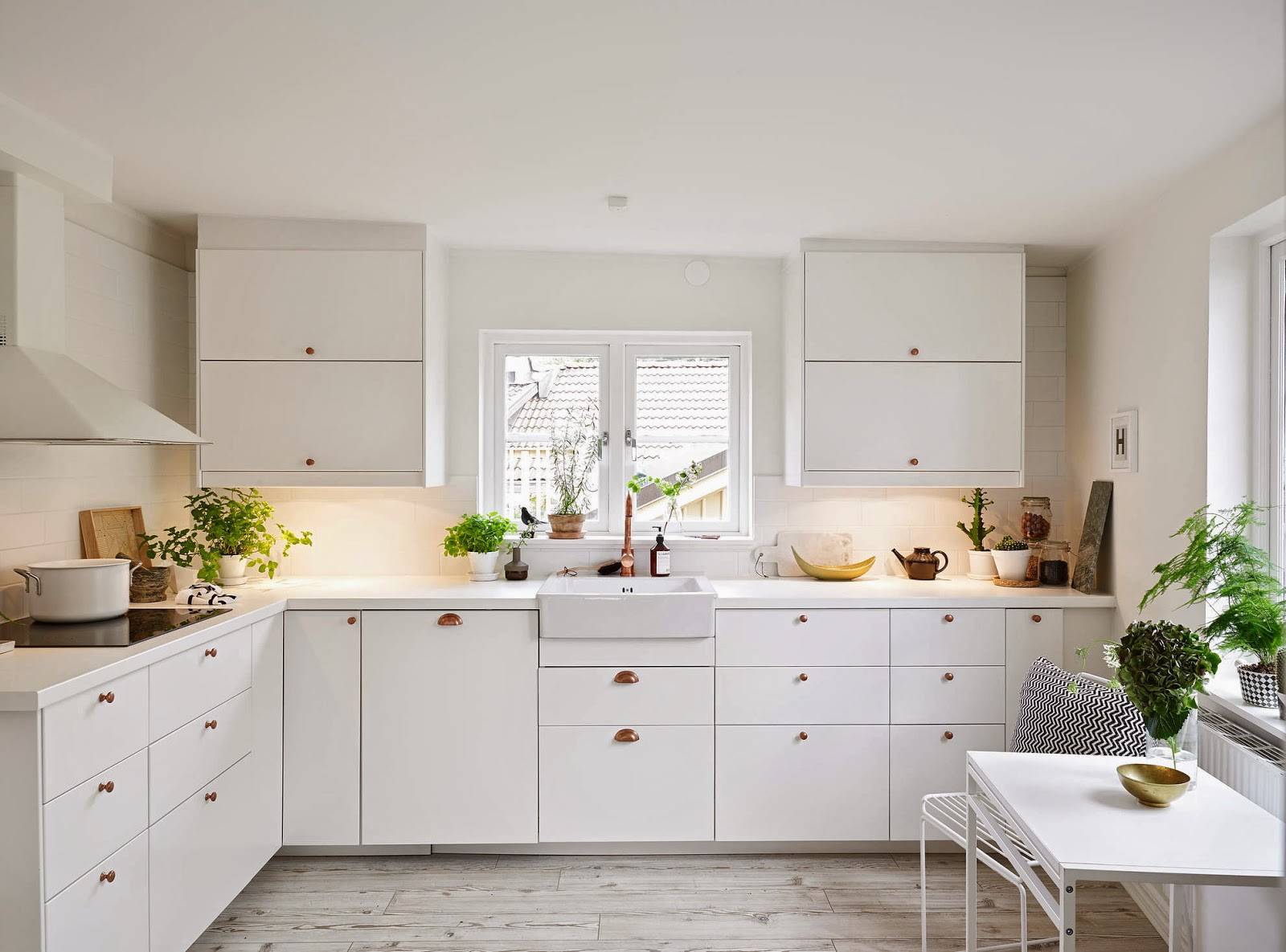 Кухни с белой мебелью дизайн фото