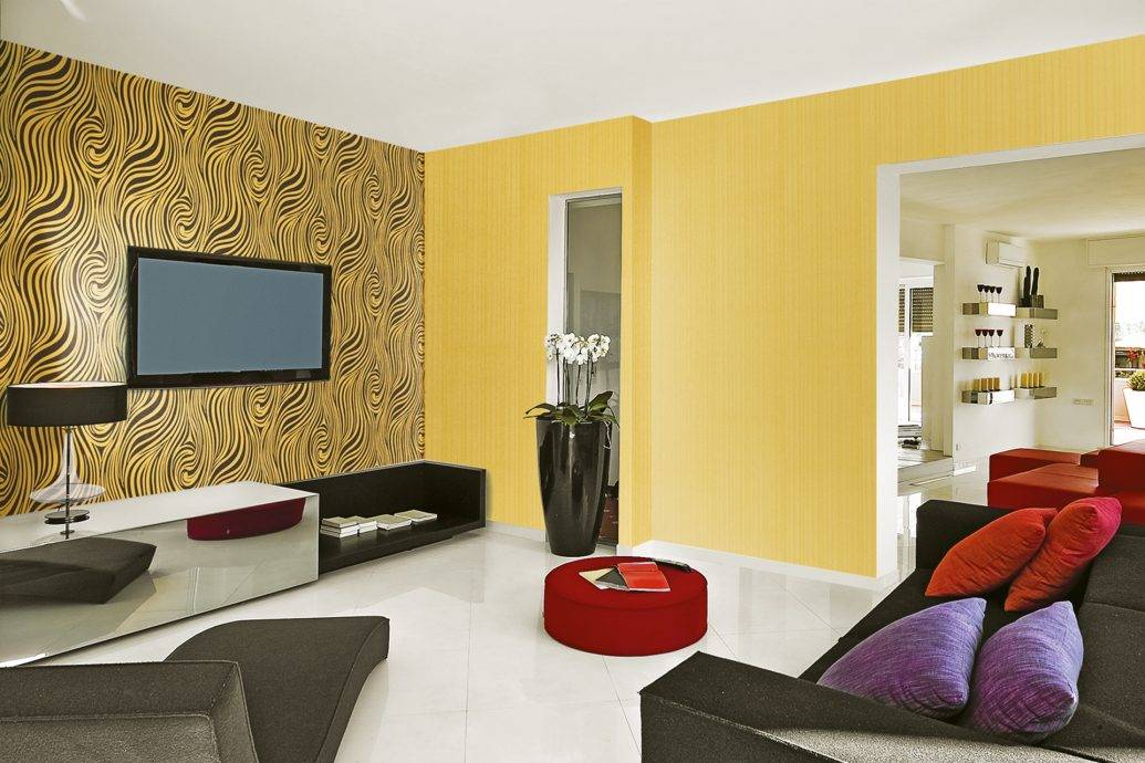 Обои для зала в квартире: разновидности, выбор и варианты в интерьере