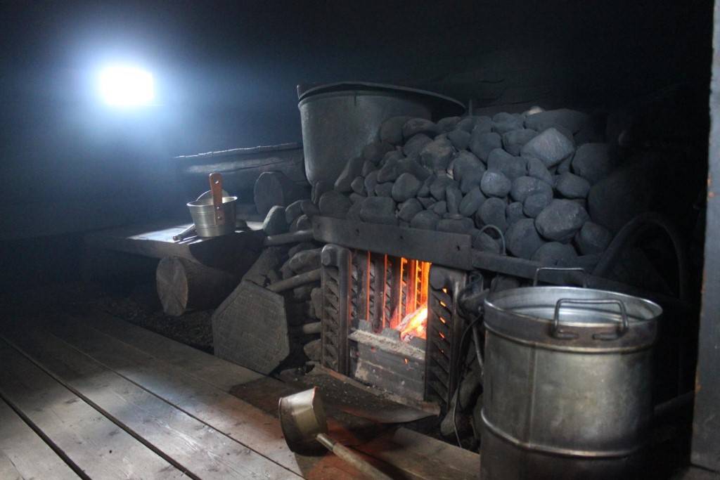 Как правильно топить русскую баню: выбор дров, подготовка печи и ее растопка