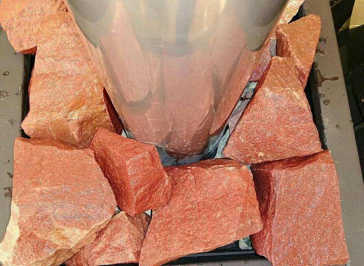 Кварцит малиновый (порфир шокшинский): как он поможет в банном деле