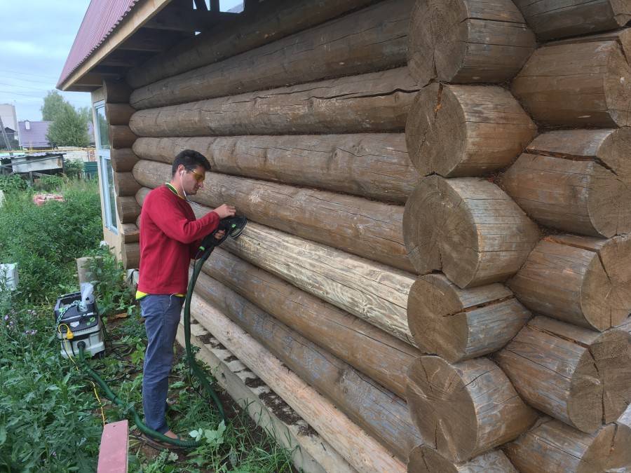 Вывоз сруба. Переделка сруба. Защита нижних венцов сруба. Нижний венец сруба бани. Старый сруб бани.