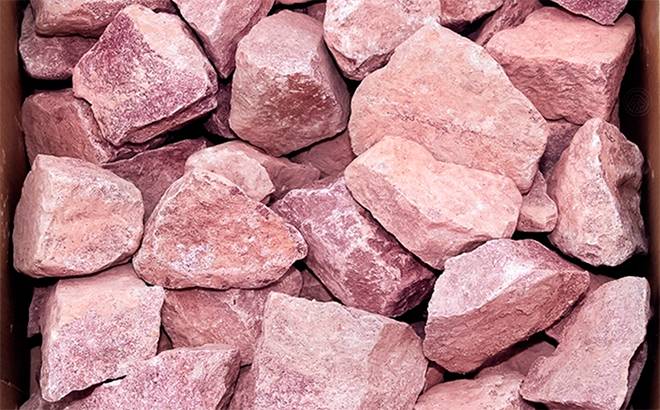 Камни для бани: малиновый кварцит и белый кварц, их свойства, преимущества и мифы
