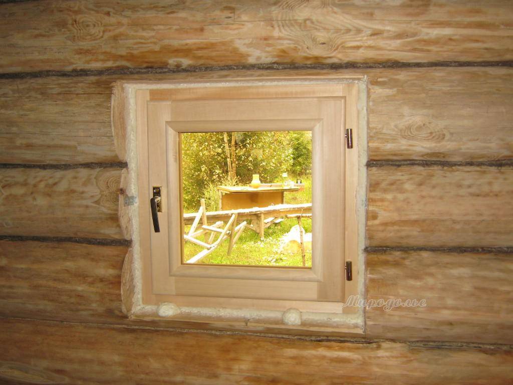 Окна для бани (44 фото): деревянные и пластиковые, их установка в баню из бруса и бревна, размеры окон в парилку и другие помещения