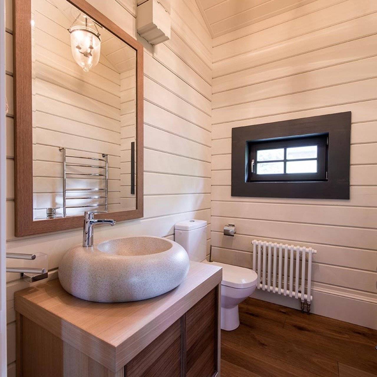 Чем отделать ванную комнату в деревянном доме своими руками: гидроизоляция и отделка (фото)