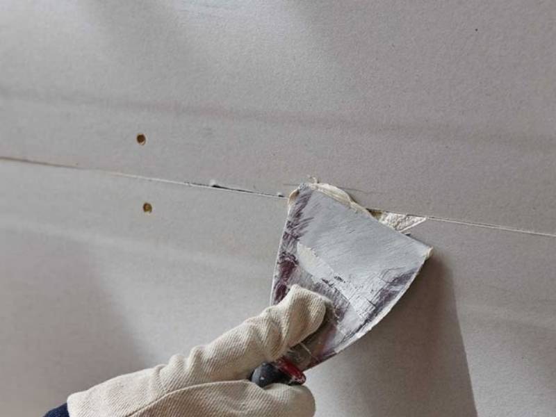 Заделка швов на потолке из гипсокартона - учимся заделывать стыки правильно
