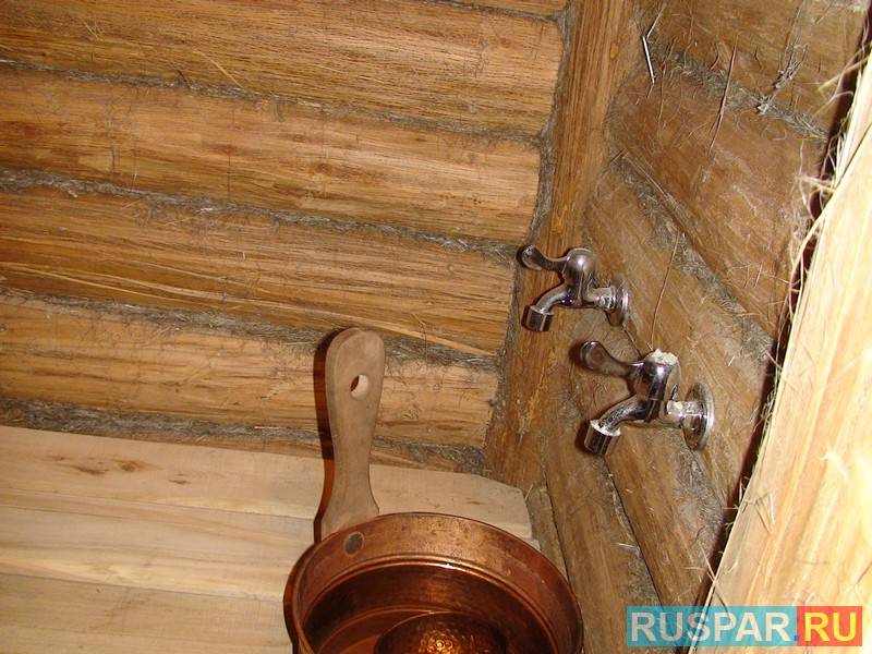 Душ в бане: как сделать, интерьер моечной без водопровода