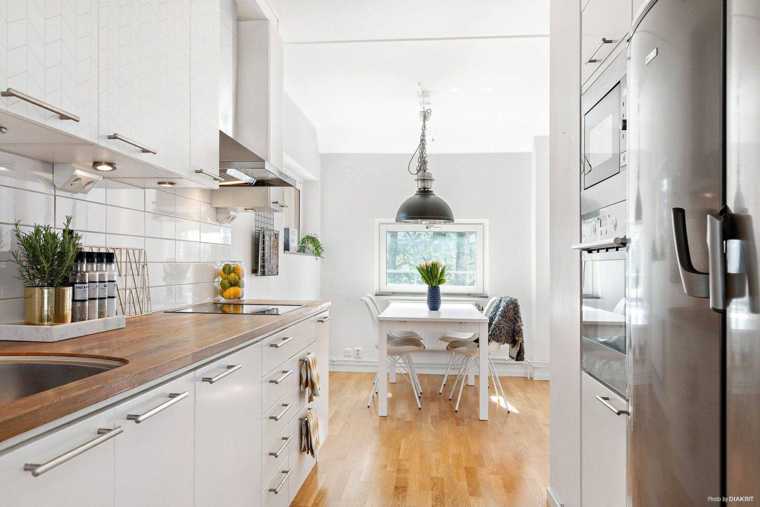 20 дизайнерских решений для белой кухни, которые сделают ее стильной