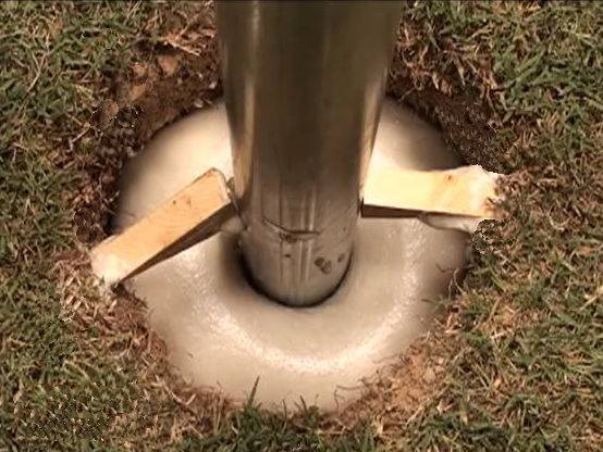 Как заливать столбы для забора бетоном без щебня своими руками : Пропорции - Пошагово — Обзор