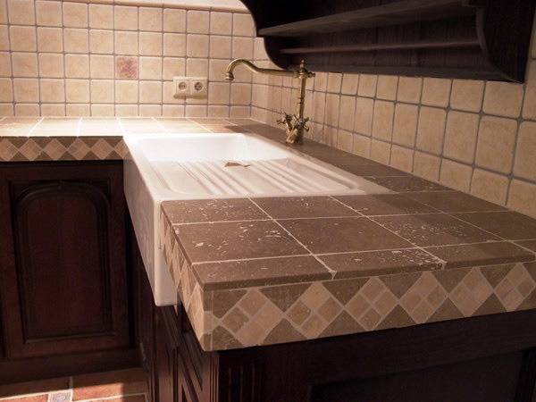 Столешница из плитки на кухню своими руками — как сделать столешницу для кухни из плитки: фото