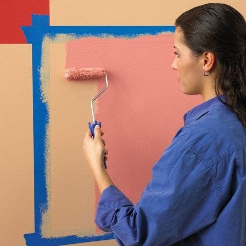 Окрашивание стен акриловой краской