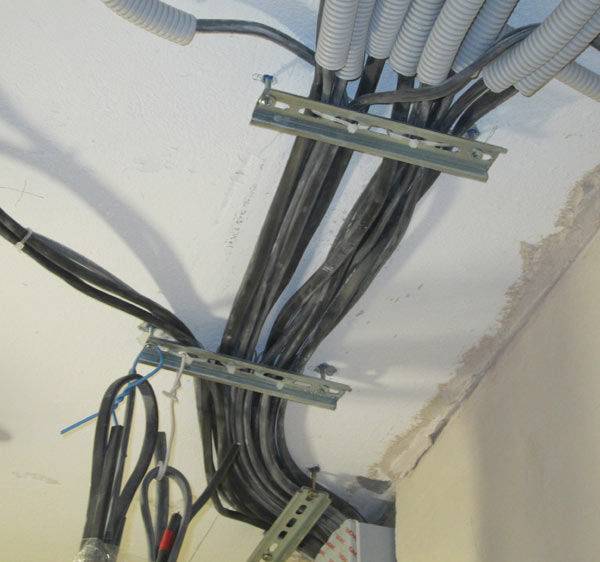Как прикрепить кабель канал к бетонной стене - клуб мастеров