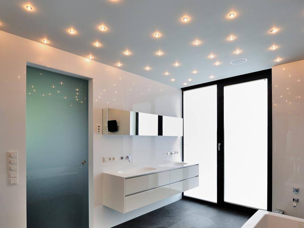 Влагозащищенные светильники для ванной комнаты: как выбрать?