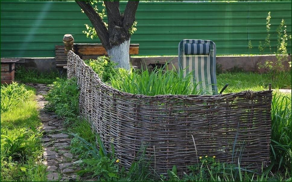 Плетня (67 фото): как сделать ограждение своими руками на даче, декоративная плетеная изгородь в ландшафтном дизайне