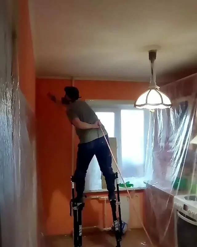 Как правильно красить потолок водоэмульсионной краской валиком без разводов