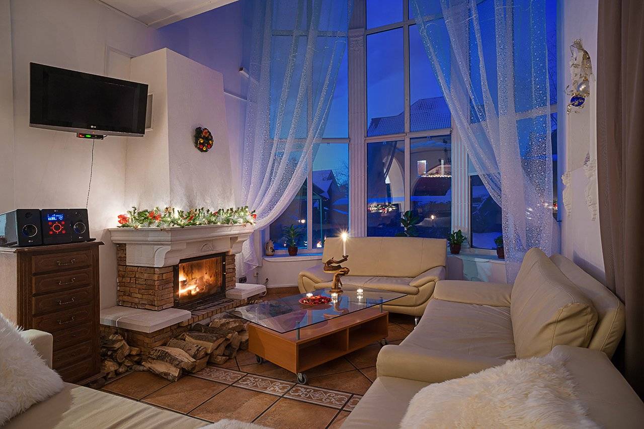 Недвижимость леонида якубовича: уютная квартира и роскошный особняк легендарного ведущего