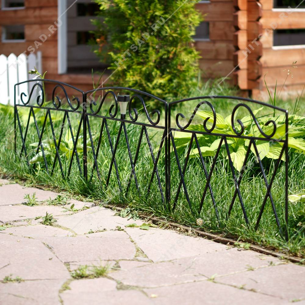 Забор для палисадника около дома из металлического профлиста и штакетника: варианты невысоких заборов
 - 18 фото