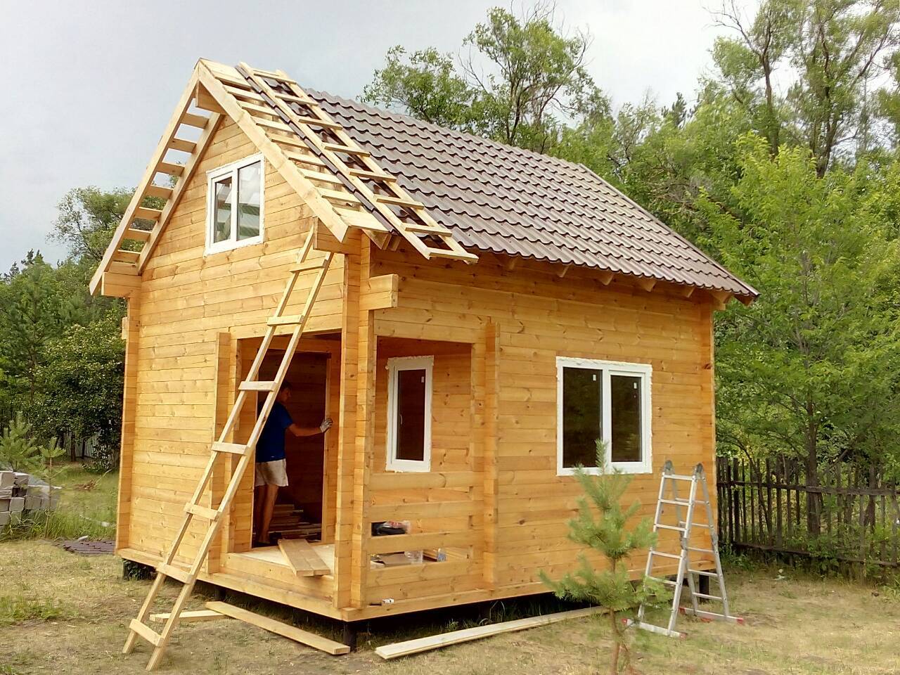 Дачный домик своими руками - строим для себя!
