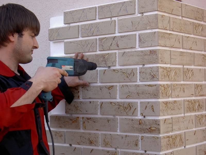 Наклеиваем облицовочную плитку на фундамент и стены частного дома правильно: Пошагово - Обзор