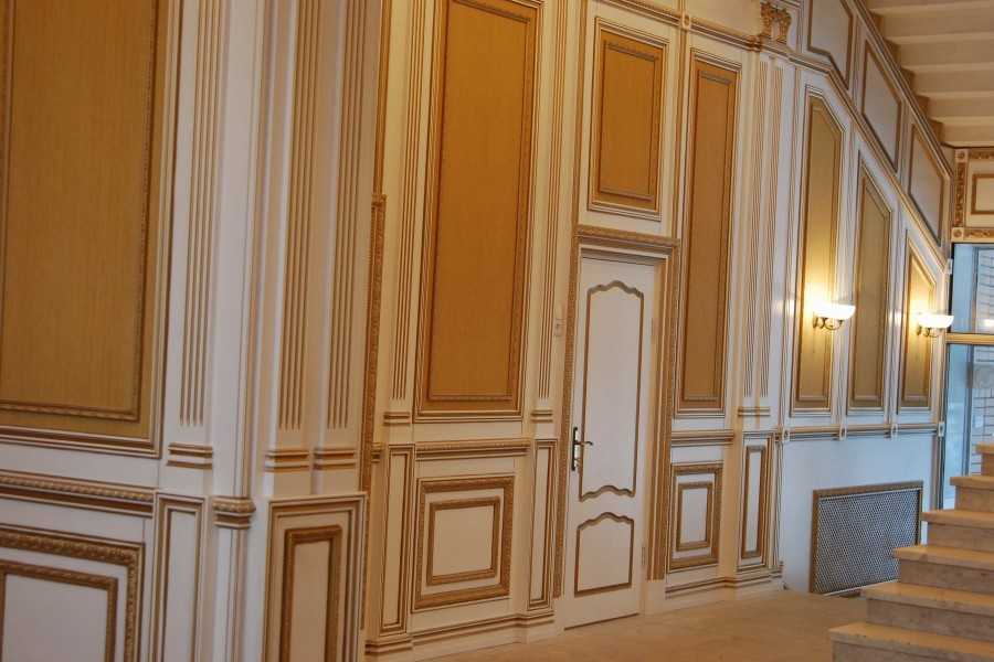 Декоративные деревянные панели в интерьере квартиры для внутренней отделки стен