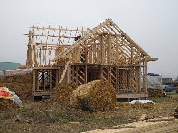 Дом из соломы своими руками: постройка из глины и тюков, видео