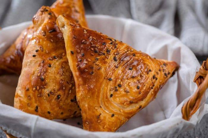 Самса: домашние рецепты приготовления самсы с курицей из слоенного теста и не только