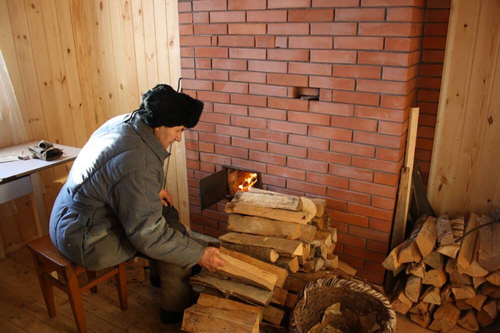 Как правильно топить русскую баню дровами (видео)