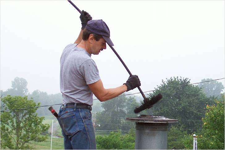 Как почистить дымоход от сажи своими руками: эффективные народные и современные способы чистки трубы от сажи