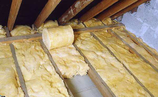 Утепление чердака в доме с холодной крышей: выбор материала и этапы работ