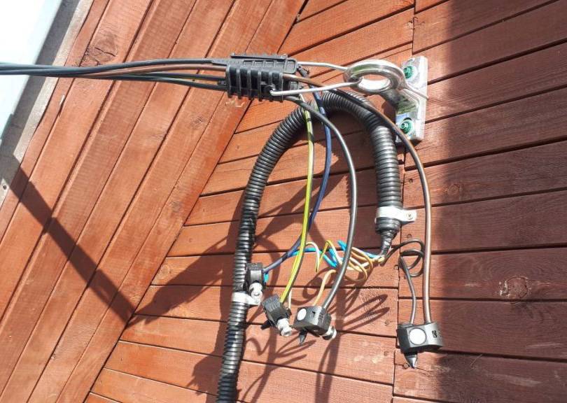 Монтаж сип кабеля от столба к дому: виды провода, особенности подключения