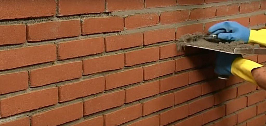 Простая заделка трещин в кирпичных и бетонных стенах: пошаговая инструкция