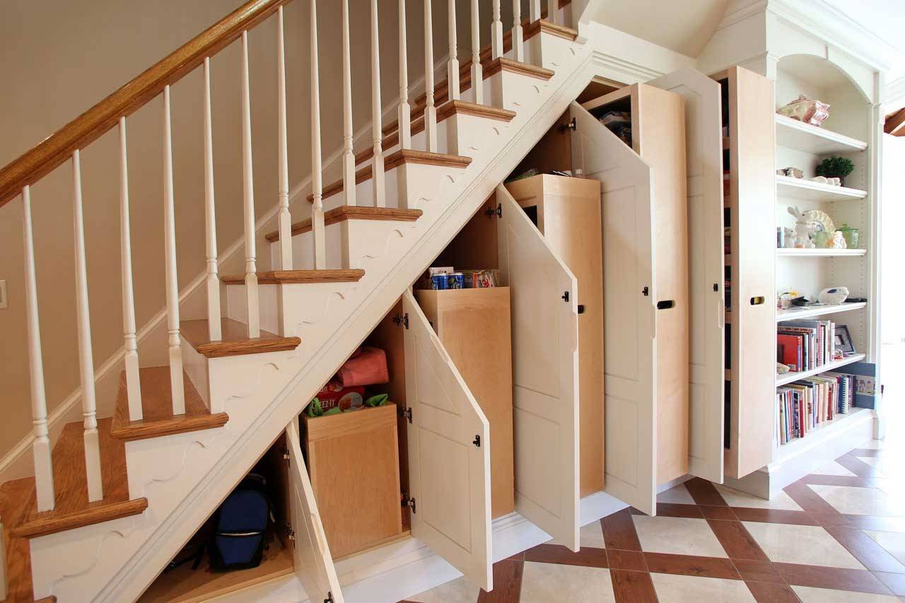 Шкаф под лестницей, встроенный своими руками: фото купе