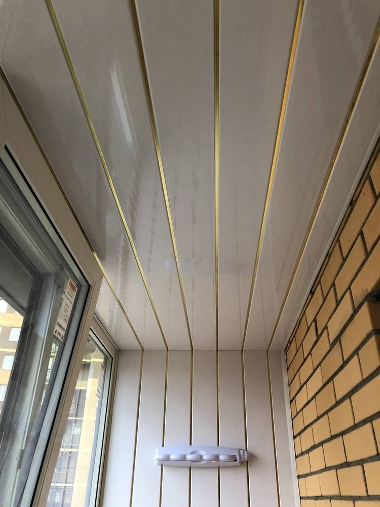 Потолок на балконе — из чего сделать?
