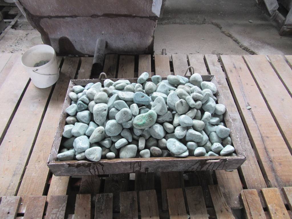 Жадеит для бани: свойства зеленого камня для сауны, использование колотого жадеита для печи