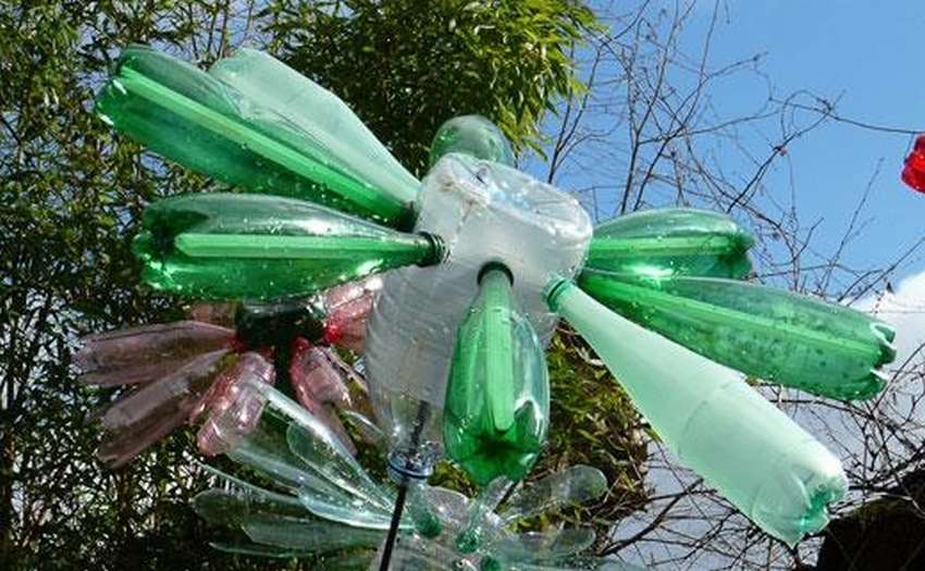 Поделки из пластиковых бутылок для дачи и сада