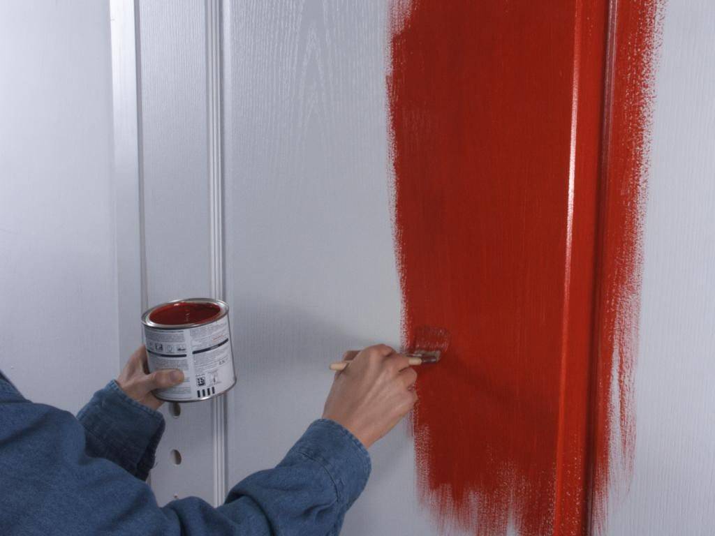 Как покрасить деревянную двер, технология покраски своими руками