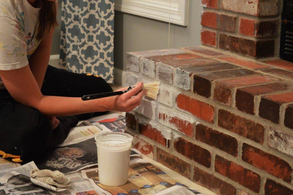 Чем и как можно покрасить кирпичную печь в доме?