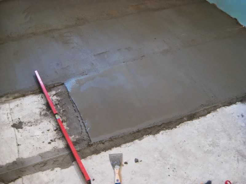 Цементно-песчаная стяжка пола: пошаговый инструктаж по проведению работ