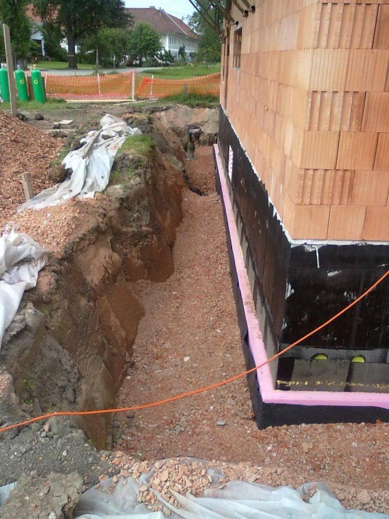 Ленточный фундамент с плитой по грунту: стоит ли делать? отзывы строителей